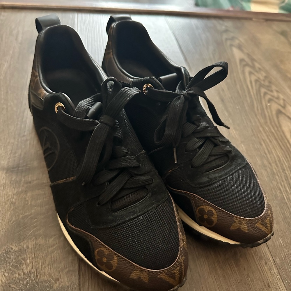 L V Womens Shoes